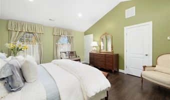 10 Honey Lou Ct, Cranston, RI 02921