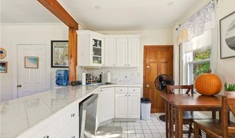 13 Holland St 1, Newport, RI 02840