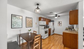 4 Pine Tree Dr 212, Arden Hills, MN 55112