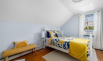 37 Concord Dr, Middletown, RI 02842