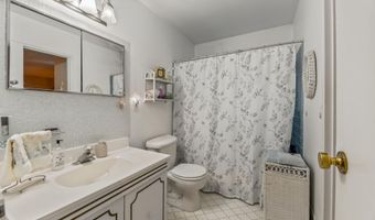 26 Warren Dr, Aberdeen, NJ 07747