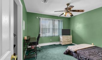 496 Apple Valley Dr, Belford, NJ 07718