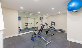 36 Beauchamp Dr, North Kingstown, RI 02874