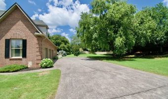 1689 Peppertree Dr, Alcoa, TN 37701