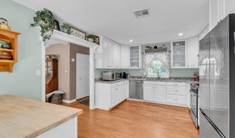 186 Van Brackle Rd, Aberdeen, NJ 07747