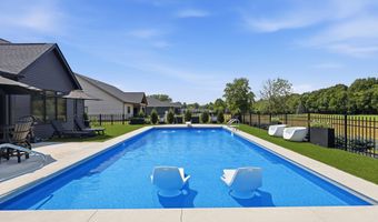 2100 Golfview Dr, Auburn, IN 46706