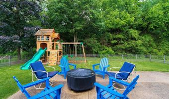 4614 Sawgrass Dr W, Ann Arbor, MI 48108