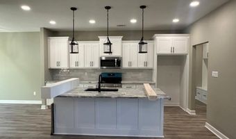 1104 Duke Dr, Bauxite, AR 72011