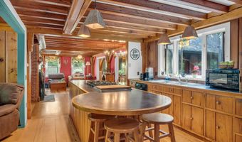 8 Butter Jones Rd, Chester, CT 06412