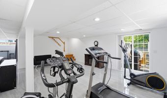 6219 CRESTWOOD Dr, Alexandria, VA 22312
