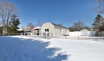 62 Bayside Ave, Amityville, NY 11701