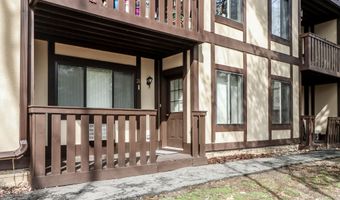 28 Rollingwood Dr 28, Brookfield, CT 06804