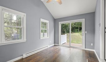 4 Thom Ave, Bourne, MA 02532