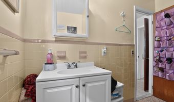28 CEDAR St, Bayville, NJ 08721