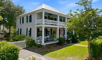 128 4th St, Apalachicola, FL 32320