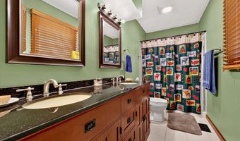 6926 Woodridge Dr, Avon, IN 46123