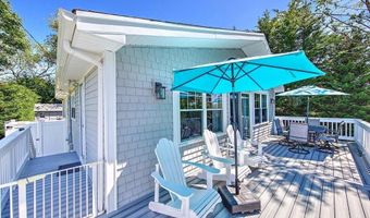 36 Fairway Rd, Narragansett, RI 02882