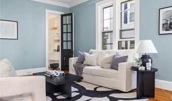 17 Everett St, Newport, RI 02840