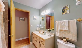 1608 E Crabtree Dr, Arlington Heights, IL 60004