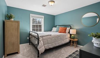18 Hawk Dr, Bedford, NH 03110
