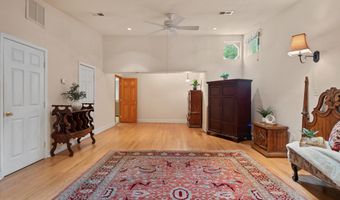 6816 SHRINE Ct, Annandale, VA 22003