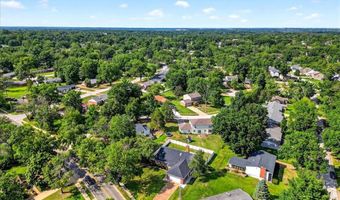 701 Kehrs Mill Rd, Ballwin, MO 63011