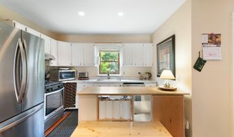 82 Oak Grove Ave, Brattleboro, VT 05301