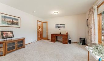 412 E Meadowlark Cir, Brandon, SD 57005