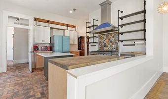 206 Main St, Bay St. Louis, MS 39520