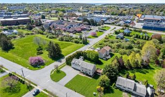 136 Corporate Pl, Middletown, RI 02842