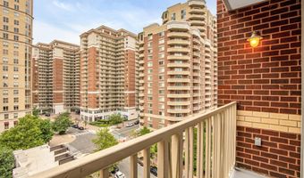880 N POLLARD St 801, Arlington, VA 22203