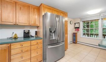 325 Shady Hill Dr, East Greenwich, RI 02818