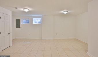 2402 WINDBREAK Dr, Alexandria, VA 22306