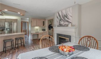 2641 Topflite Dr, Akron, OH 44312
