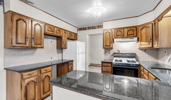 11 Phillips Mills Dr, Middletown, NJ 07748