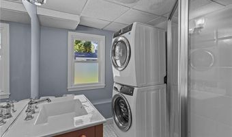 66 Mawney St, East Greenwich, RI 02818