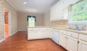 1014 Crestwood Dr, Albertville, AL 35950