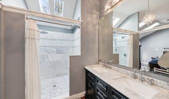 302 Fox Hollow Woods Dr, Ballwin, MO 63021