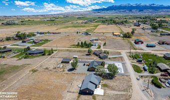 8 Lakota Ct, Cody, WY 82414