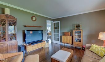 4 Fairway Ct, Albany, NY 12208