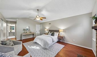 800 Eaglebrooke Dr, Ballwin, MO 63021