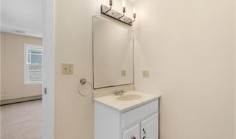 94 Ridgewood Rd, Middletown, RI 02842