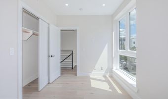 722 KENYON St NW #1, Washington, DC 20010