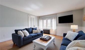 28 Narragansett Ave 1, Newport, RI 02840
