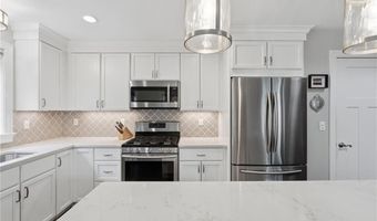 80 Conley Ave 6, Cranston, RI 02921