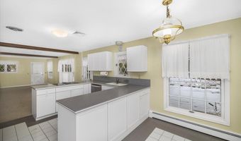 11 Strawberry Hill Rd, Bedford, NH 03110