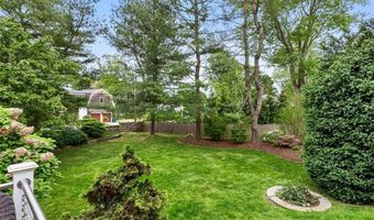 81 Mathewson Rd, Barrington, RI 02806
