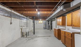 7616 Cheshire Ln, Affton, MO 63123