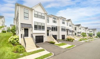 15 E Cross Trl 15, Danbury, CT 06810