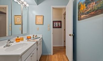 39 SE Shadowlake Dr 39, Bartlesville, OK 74006